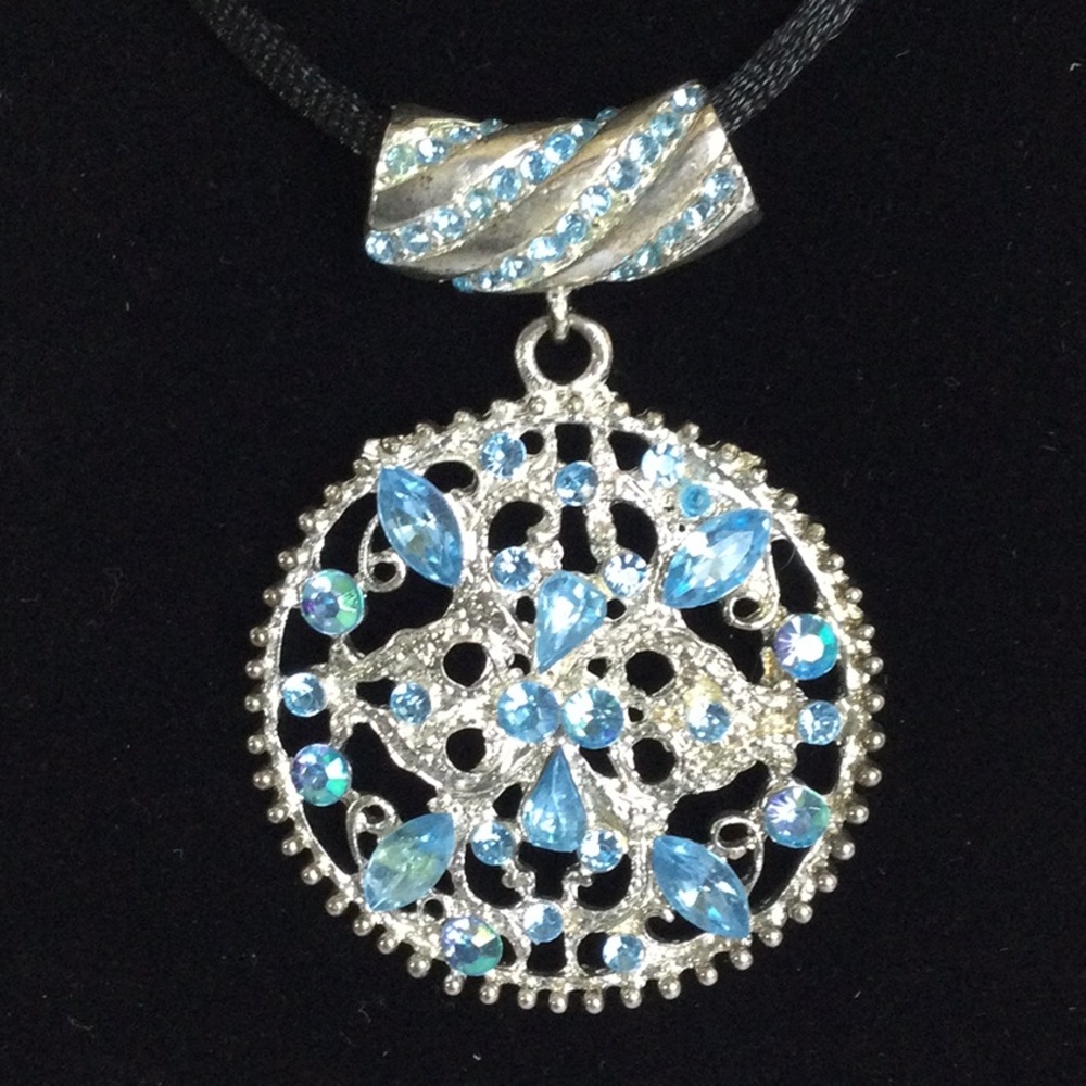 BLUE-tiful Rhinestone Necklace